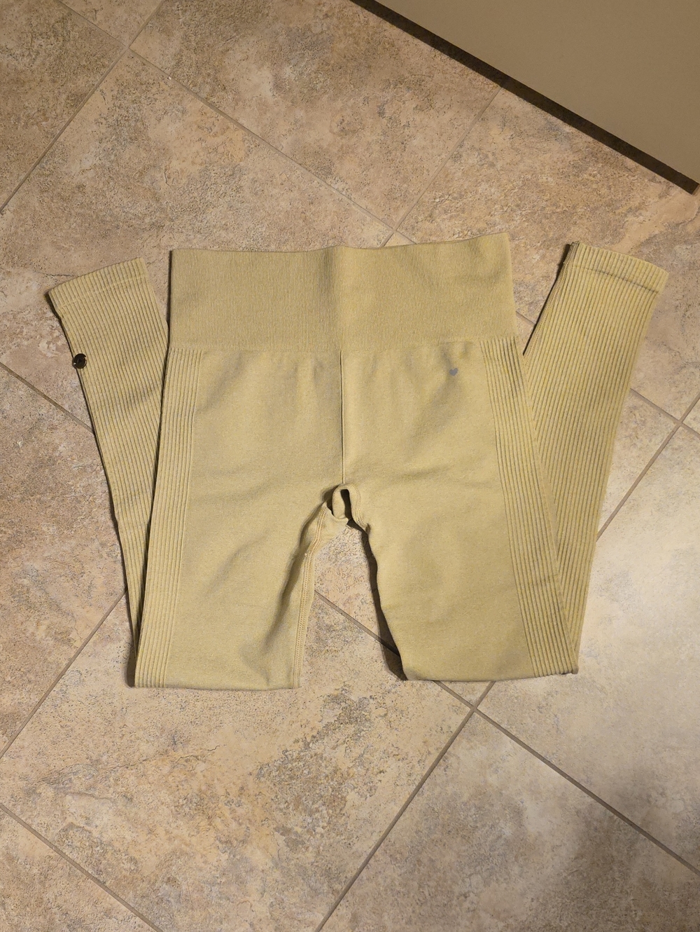 High-Rise Ribbed Seamless Leggings - Pale Yellow